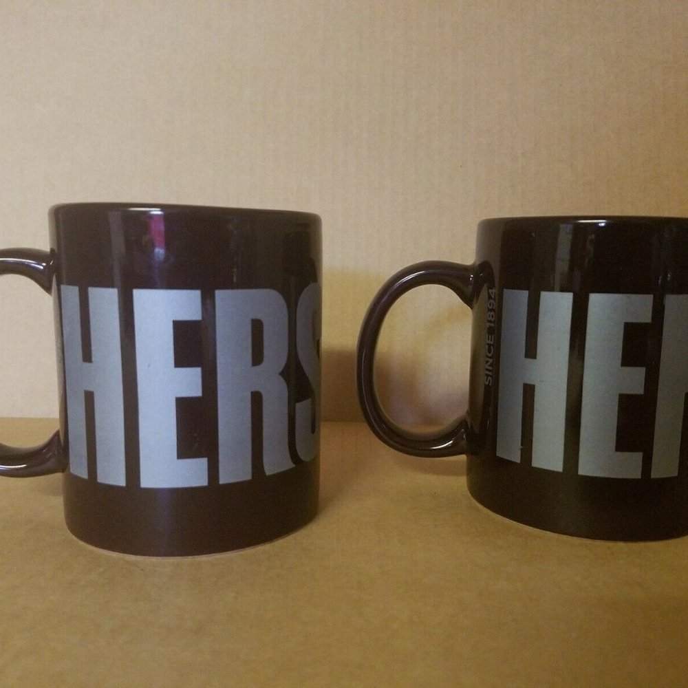 Lot of two Hershe'y Mugs
